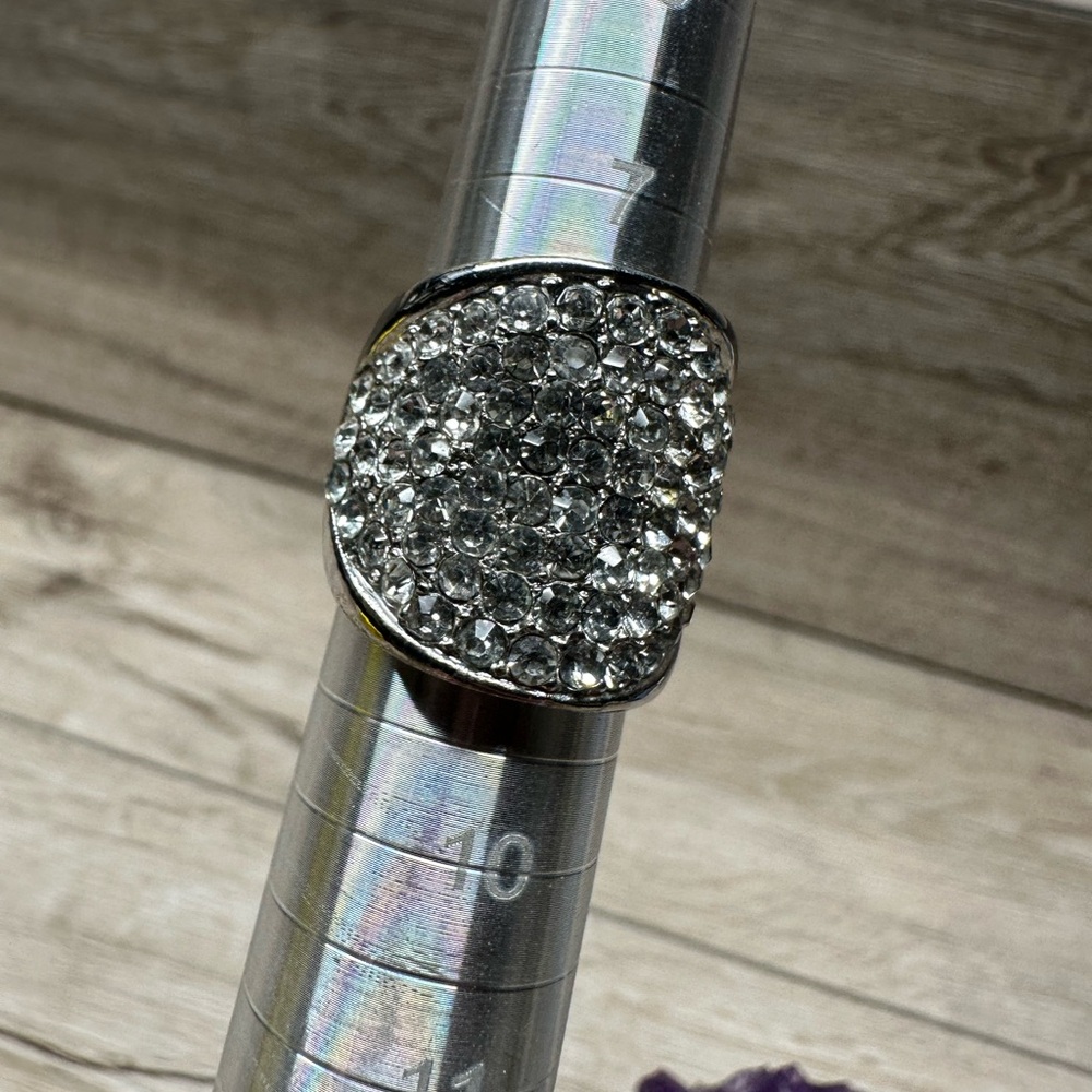 Silver Colored Rhinestone Ring‎ - Picture 7 of 7